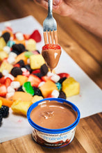 Charger l'image dans la galerie, Fondue au chocolat devant des fruits