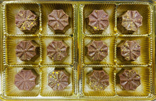 Charger l&#39;image dans la galerie, Boite de chocolat au miel et noisettes, 12 bouchées