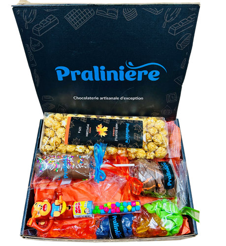 Boite cadeau pour Halloween contenant chocolat artisanal, bonbons et popcorn fabriqué au Québec