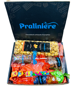 Boite cadeau pour Halloween contenant chocolat artisanal, bonbons et popcorn fabriqué au Québec