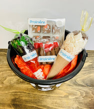 Charger l&#39;image dans la galerie, Chaudière cadeau d’Halloween – Chocolats et bonbons artisanaux