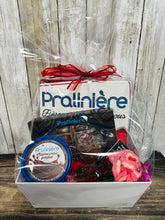 Charger l'image dans la galerie, panier cadeau chocolat artisanal de Saint-Valentin