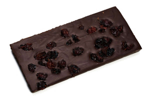 Barre de chocolat noir avec canneberges fruits séchés