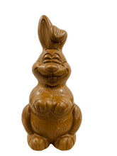 Charger l&#39;image dans la galerie, Figurine de lapin en chocolat au lait de la chocolaterie artisanale de la praliniere