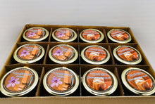 Charger l'image dans la galerie, Boite de 12 pots de caramel a tartiner au safran et caramel salé