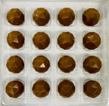 Charger l&#39;image dans la galerie, boites cadeaux de chocolat au caramel onctueux de la chocolaterie artisanale de la praliniere