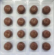 Charger l&#39;image dans la galerie, bouchées de chocolat a la noisette dans la boite cadeau de la chocolaterie la praliniere