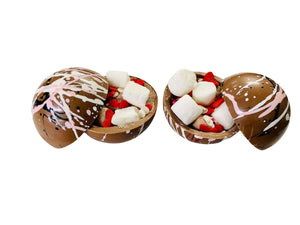 Bombes de chocolat chaud avec guimauves et bonbons. Cadeau pour enfants à commander sur la boutique en ligne.